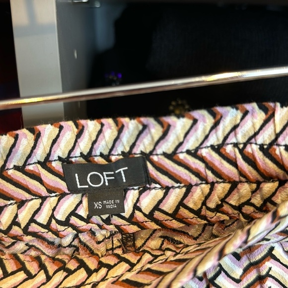 Loft pink/black/white chevron print shorts size XS​ - Picture 2 of 3